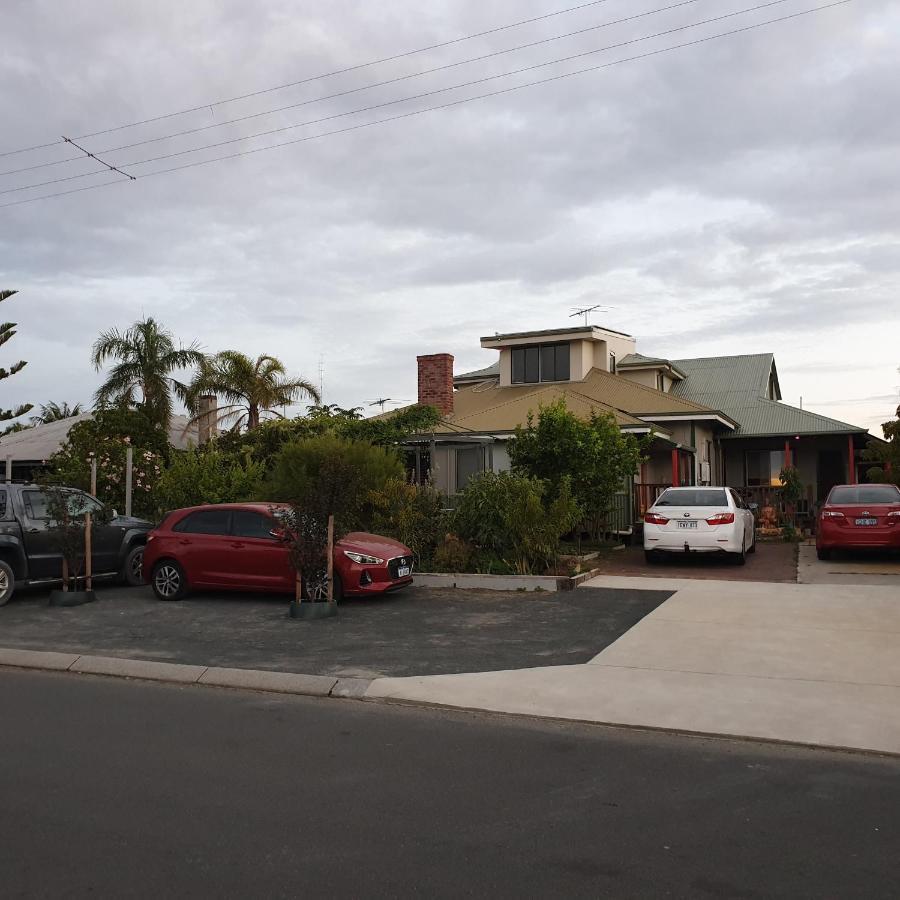 Bunbury'S Most Convenient Location מראה חיצוני תמונה